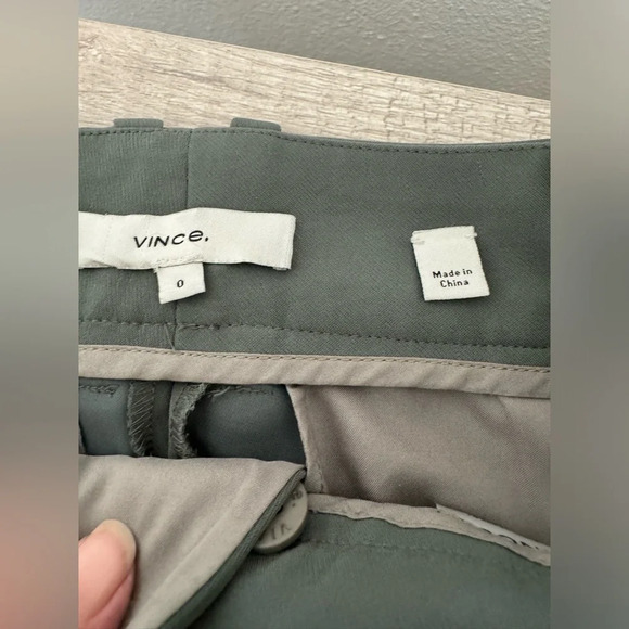 Vince Ankle Pleated Front Dress Pants Quiet Luxury Career Office Minimalist Sz 0 - Picture 11 of 11